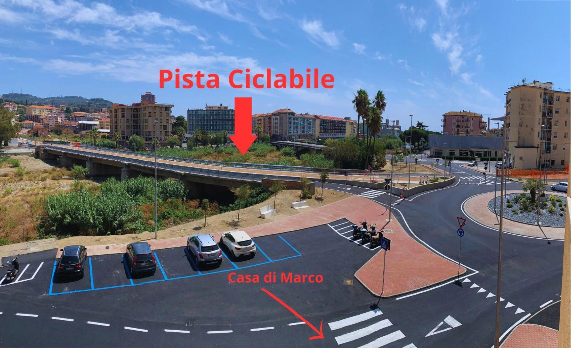 Apartamento La Casa Di Marco Imperia Exterior foto